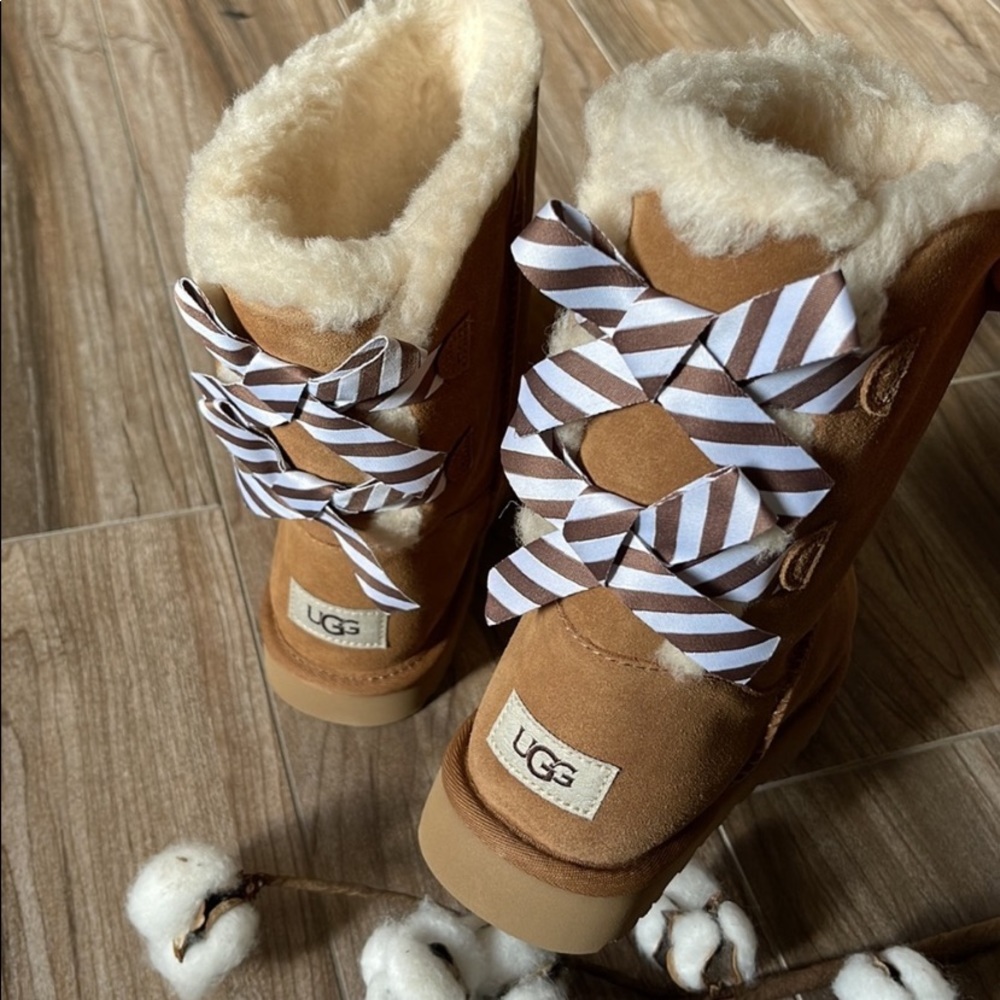 🌿UGG BAILEY BOW DIAGONAL STRIPES BOOYS🌿 - Picture 1 of 16